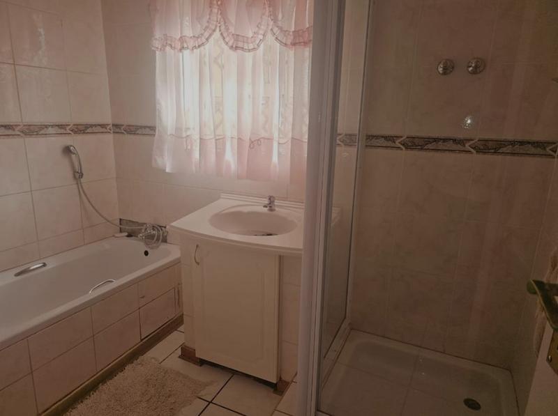 5 Bedroom Property for Sale in Mmabatho North West